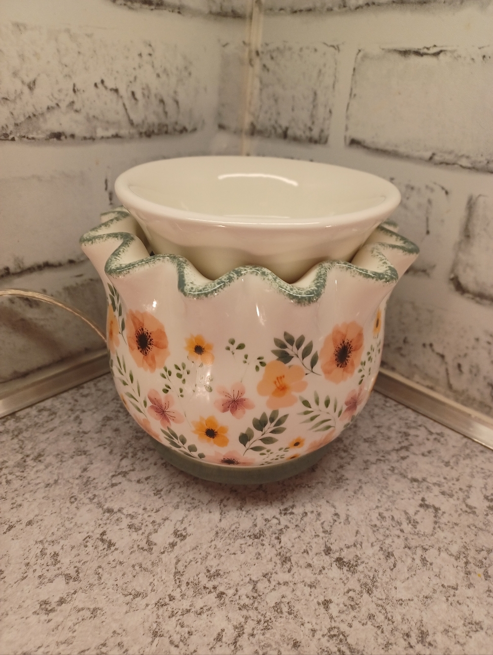 Scalloped Floral Simmer Pot Wax Warmer Pink Zebra Flowers yellow green country